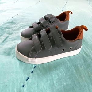 New Old Navy Velcro Shoes